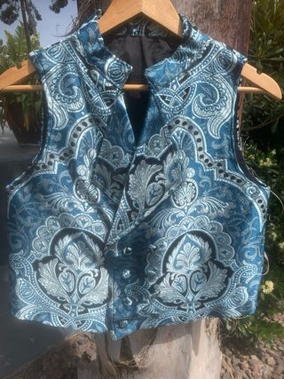 Chaleco Fallero Talla M Brocado Azul/Plata/ negro.