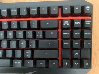 Teclado mecánico Krom Kross USB Negro/Rojo