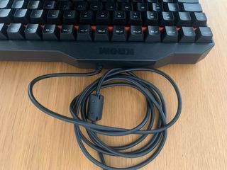Teclado mecánico Krom Kross USB Negro/Rojo
