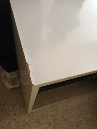 Mueble de comedor blanco y negro