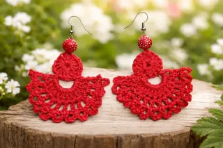 Pendientes rojos de crochet