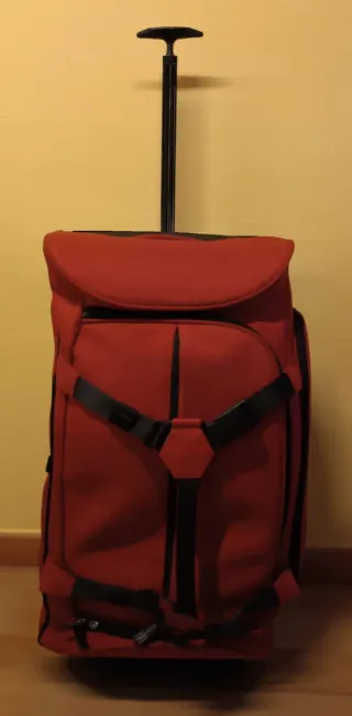 Maleta de viaje Stratic 25 kg roja