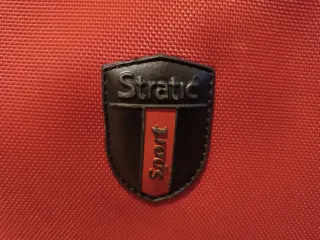 Maleta de viaje Stratic 25 kg roja