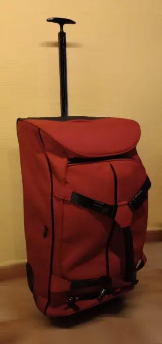 Maleta de viaje Stratic 25 kg roja