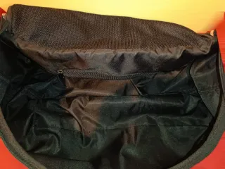 Maleta de viaje Stratic 25 kg roja