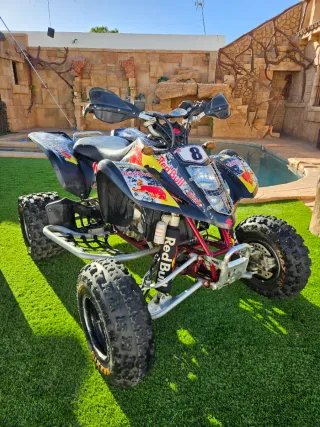 Quad Suzuki Rojo y Negro