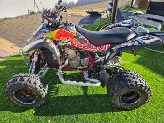 Quad Suzuki Rojo y Negro