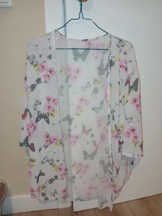 Kimono ligero flores y mariposas