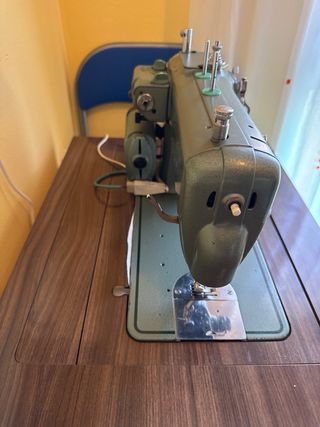 Máquina de coser Refrey Transforma 427 con mueble