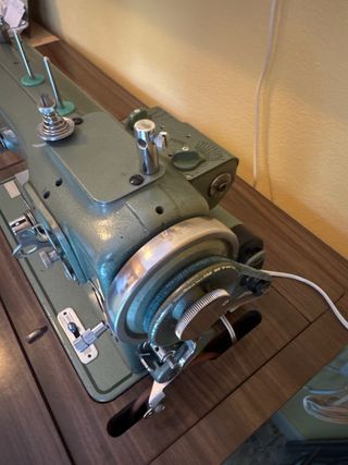 Máquina de coser Refrey Transforma 427 con mueble