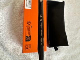 Gafas de sol negras con lentes naranjas