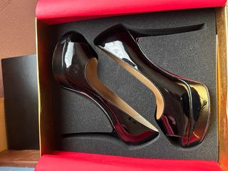 Zapatos Christian Louboutin Rojos y Dorados