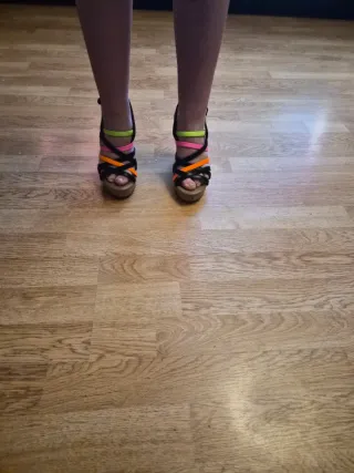 Sandalias de cuña multicolor