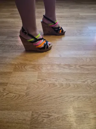Sandalias de cuña multicolor