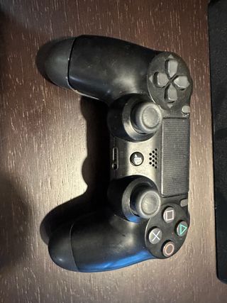 PS4 + 3 Mandos y 6 VideoJuegos