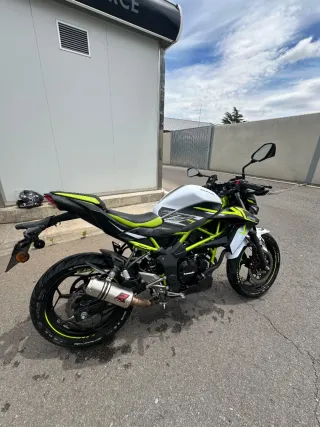 Kawasaki Z125 Blanca y Verde