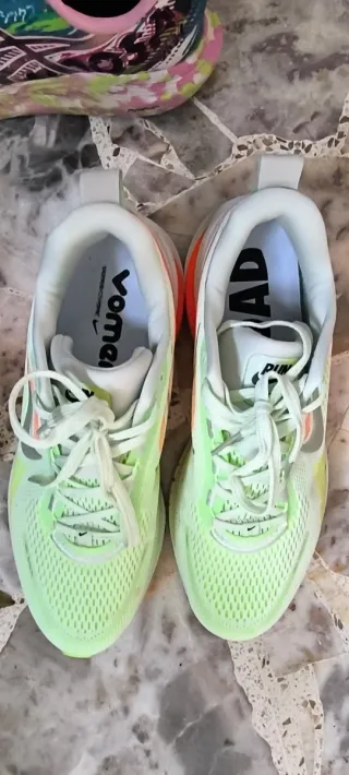 Nike Vomero 18 Verde y Naranja