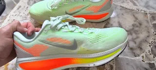 Nike Vomero 18 Verde y Naranja