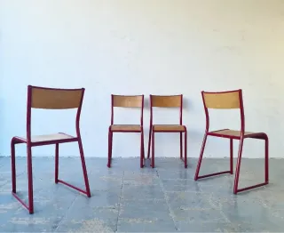 4 sillas apilables MULLCA. Francia, 70s.