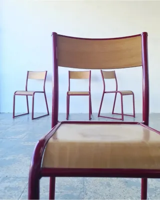 4 sillas apilables MULLCA. Francia, 70s.