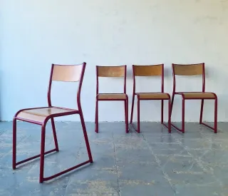 4 sillas apilables MULLCA. Francia, 70s.