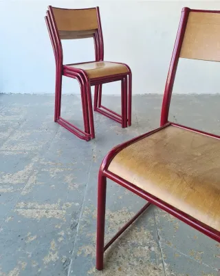 4 sillas apilables MULLCA. Francia, 70s.