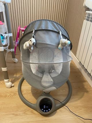 Hamaca bebé eléctrica con Bluetooth y balanceo.