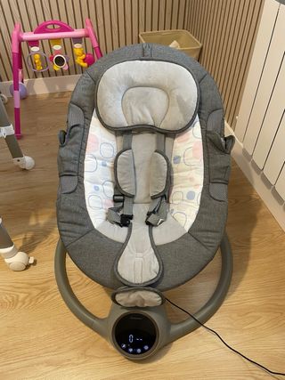 Hamaca bebé eléctrica con Bluetooth y balanceo.