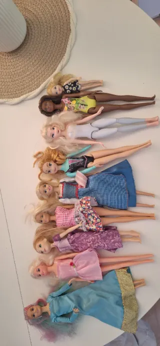 Lote Muñecas Barbie y Accesorios