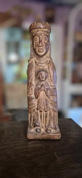 Virgen románica de madera