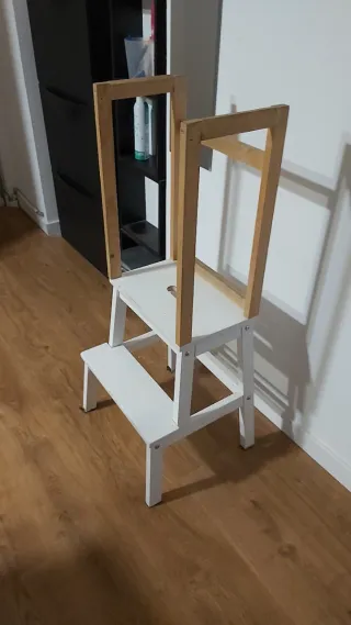 Escalera infantil para alcanzar objetos