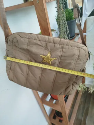 Bolso nylon beige con estrella dorada