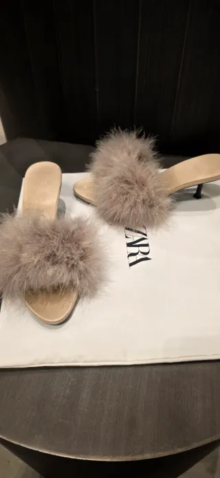 Mules Zara Plumas Beige Talla 37