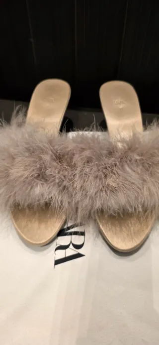 Mules Zara Plumas Beige Talla 37