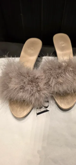 Mules Zara Plumas Beige Talla 37