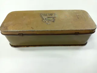 Caja metálica Alfa para máquina de coser