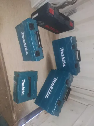 Cajas de herramientas Bosch y Makita