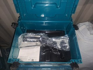 Cajas de herramientas Bosch y Makita