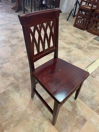 Silla madera oscura