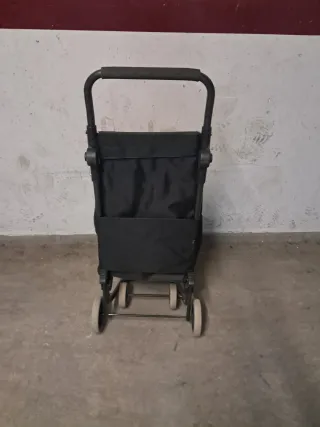 Carro de compras marca PLAY con nevera