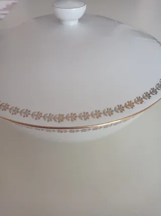 Zuppiera vintage ceramica bianca con decoro oro
