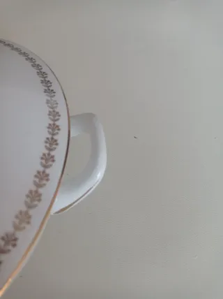 Zuppiera vintage ceramica bianca con decoro oro