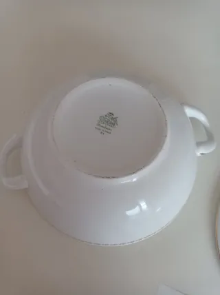 Zuppiera vintage ceramica bianca con decoro oro