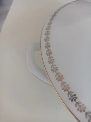 Zuppiera vintage ceramica bianca con decoro oro