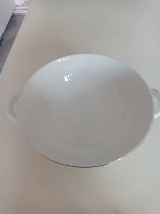Zuppiera vintage ceramica bianca con decoro oro