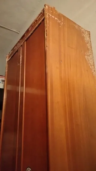 Dono armario de madera