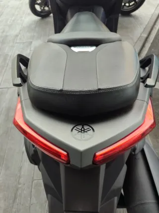 Yamaha Xmax 400 Gris