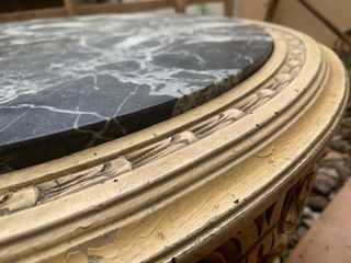 Mesa antigua mármol y madera tallada