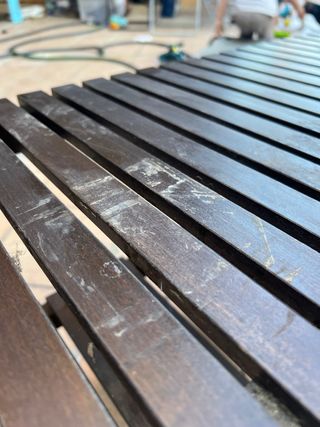 Estante de madera negro