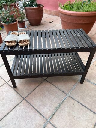 Estante de madera negro